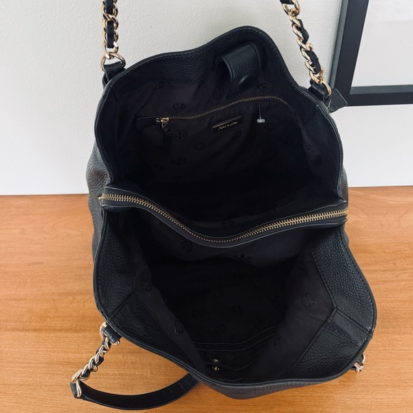 Tory Burch • Leather Harper Tote Shoulder Bag in Black - Picture 10 of 15